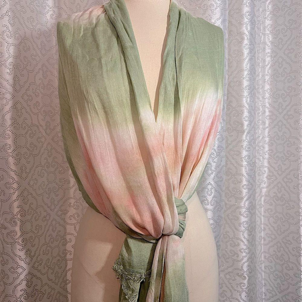 Beautiful tie-dyed light pink and green scarf - Picture 3 of 3